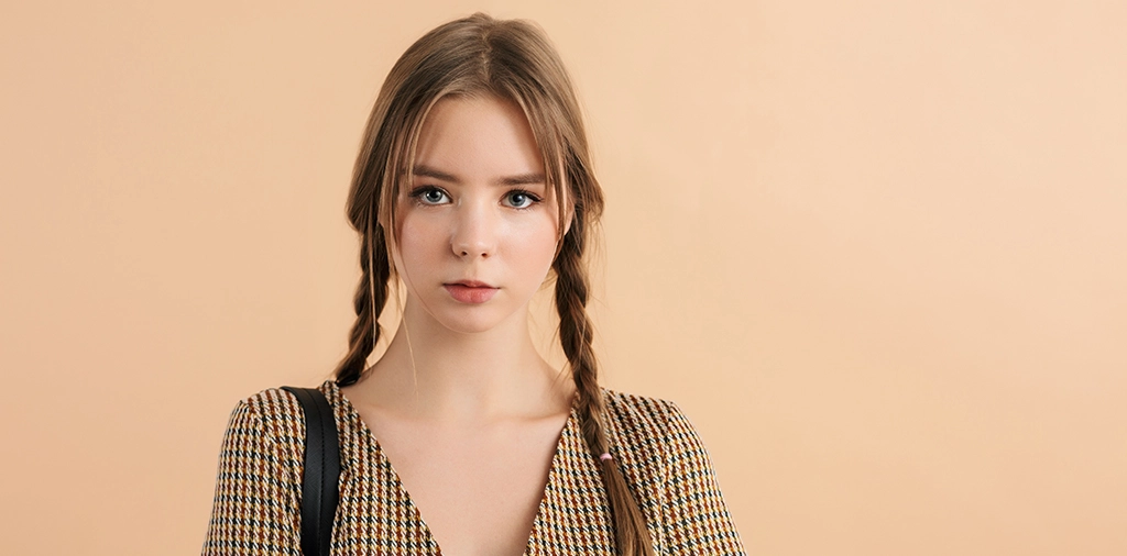 女生皮膚膠原蛋白示意圖